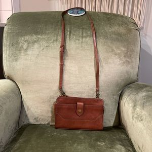 Almost new Frye bag! hardly any wear on it. Great soft leather crossbody bag.